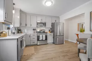 381 Wood St, Bristol, RI 02809 - Photo 10