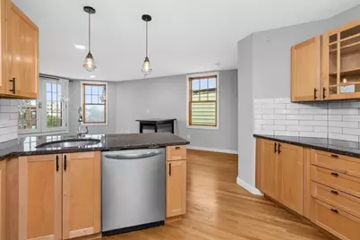 40 Baxter St #7, Boston, MA 02127 - Photo 4