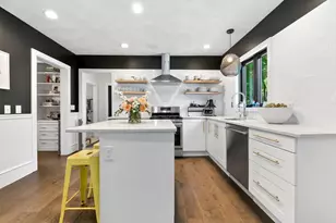 13 Pleasant St, Hamilton, MA 01982 - Photo 4