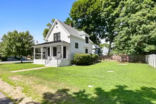 13 Pleasant St, Hamilton, MA 01982 - Photo 2