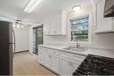 74 Leatherleaf Dr, Springfield, MA 01109 - Photo 2