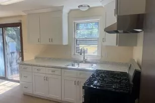 74 Leatherleaf Dr, Springfield, MA 01109 - Photo 4