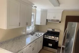 74 Leatherleaf Dr, Springfield, MA 01109 - Photo 2