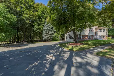 2 Yale St, Peabody, MA 01960 - Photo 4