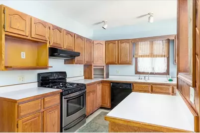 5 Washington St, Stoneham, MA 02180 - Photo 6