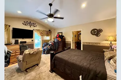 66 Barrison St, Springfield, MA 01109 - Photo 14