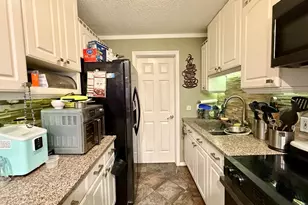 66 Barrison St, Springfield, MA 01109 - Photo 4