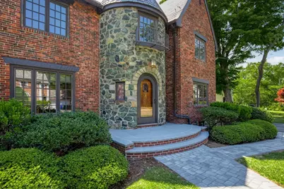 8 Bruce Ln, Newton, MA 02458 - Photo 2