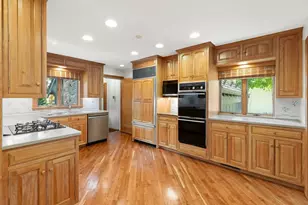 8 Bruce Ln, Newton, MA 02458 - Photo 10