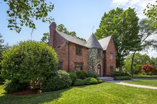 8 Bruce Ln, Newton, MA 02458 - Photo 4