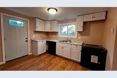 81 McCarthy Ave, Chicopee, MA 01020 - Photo 6