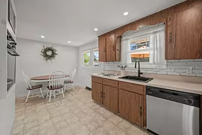19 Magnolia St, Saugus, MA 01906 - Photo 8
