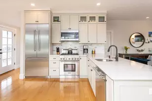 28 Beach Rd, Oak Bluffs, MA 02557 - Photo 10