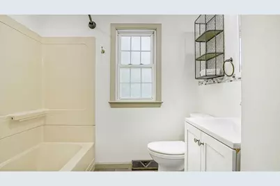 128 W Canton Cir, Springfield, MA 01104 - Photo 10