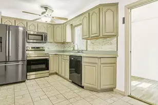 128 W Canton Cir, Springfield, MA 01104 - Photo 6