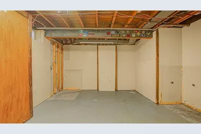 128 W Canton Cir, Springfield, MA 01104 - Photo 28