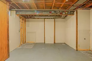 128 W Canton Cir, Springfield, MA 01104 - Photo 28