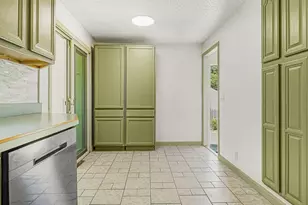128 W Canton Cir, Springfield, MA 01104 - Photo 8