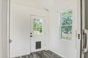128 W Canton Cir, Springfield, MA 01104 - Photo 12