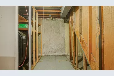 128 W Canton Cir, Springfield, MA 01104 - Photo 32