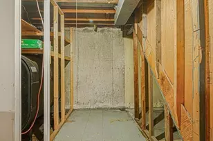 128 W Canton Cir, Springfield, MA 01104 - Photo 32