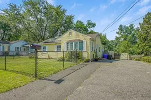 128 W Canton Cir, Springfield, MA 01104 - Photo 2
