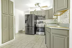 128 W Canton Cir, Springfield, MA 01104 - Photo 8