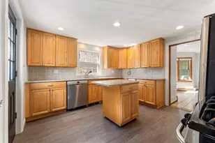 37 Cedar St, Wellesley, MA 02481 - Photo 4