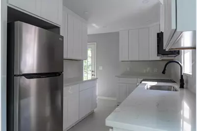 177 Hartford Ave E, Uxbridge, MA 01569 - Photo 4