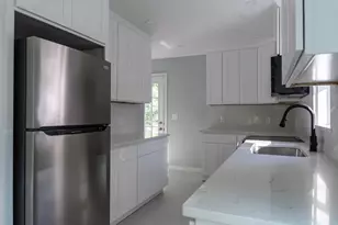 177 Hartford Ave E, Uxbridge, MA 01569 - Photo 4