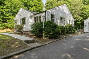 177 Hartford Ave E, Uxbridge, MA 01569 - Photo 2