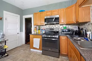 7 Clarence St, Worcester, MA 01610 - Photo 14