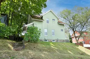 7 Clarence St, Worcester, MA 01610 - Photo 4