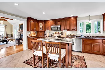 82 Bellingham Rd, Blackstone, MA 01504 - Photo 6