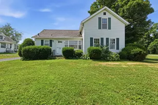 71 Chestnut St, Hatfield, MA 01038 - Photo 1