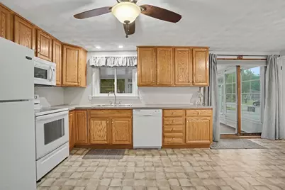 35 Park Forest Rd, Springfield, MA 01118 - Photo 8
