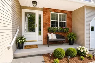 2 Chapman Pl, Leominster, MA 01453 - Photo 2