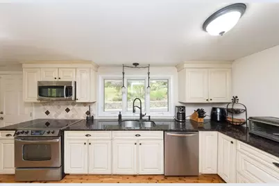 92 Brook St, Hudson, MA 01749 - Photo 12