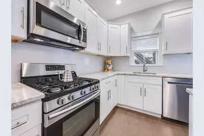 21 Whitney Ave #2R, Beverly, MA 01915 - Photo 2