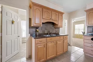 352 Daniels St, Fitchburg, MA 01420 - Photo 8