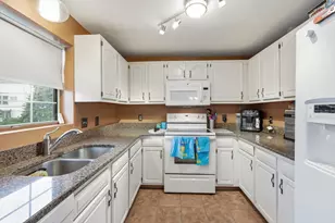 37 Grammont Rd, Worcester, MA 01607 - Photo 14