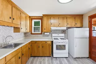 2 Douglas, Lowell, MA 01852 - Photo 10