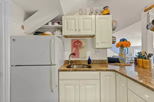 15 Cottage St, Provincetown, MA 02657 - Photo 10