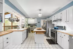 17 Hartz St, Gloucester, MA 01930 - Photo 10