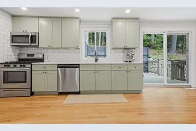334 Rogers St, Lowell, MA 01852 - Photo 4