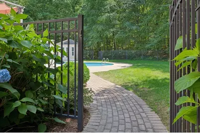 10 Burnett Road, Southborough, MA 01772 - Photo 36