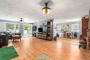 8 Windsor Ln, Gloucester, MA 01930 - Photo 4
