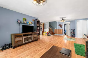 8 Windsor Ln, Gloucester, MA 01930 - Photo 2