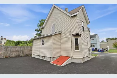 52 Lebanon St, Springfield, MA 01109 - Photo 38