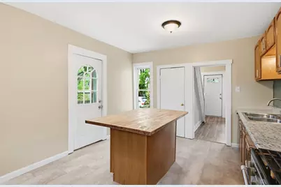 52 Lebanon St, Springfield, MA 01109 - Photo 18